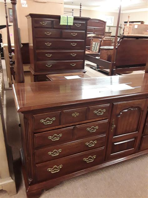 Thomasville Collectors Cherry Bedroom Furniture